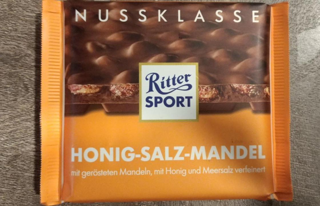 Фото - Шоколад молочный с цельным миндалем солью и медом Selection Ritter Sport Nut
