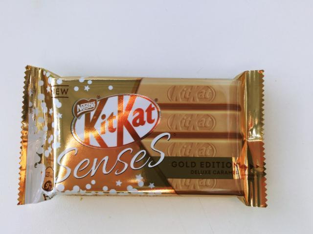 Фото - Шоколад KitKat Senses Gold Edition Deluxe Caramel c карамельным белым шоколадом и молочным шоколадом с хрустящей вафлей