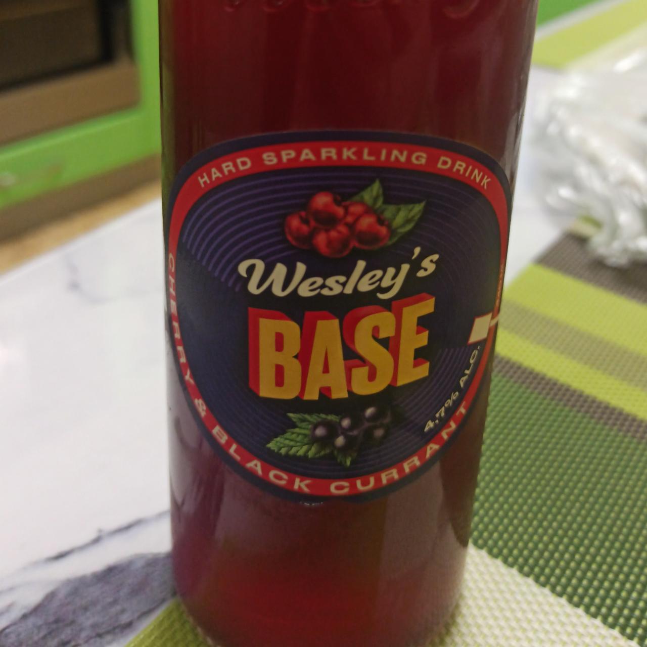 Фото - пивной напиток Веслис Бейс со вкусом вишни и черной смородины Wesley's Base
