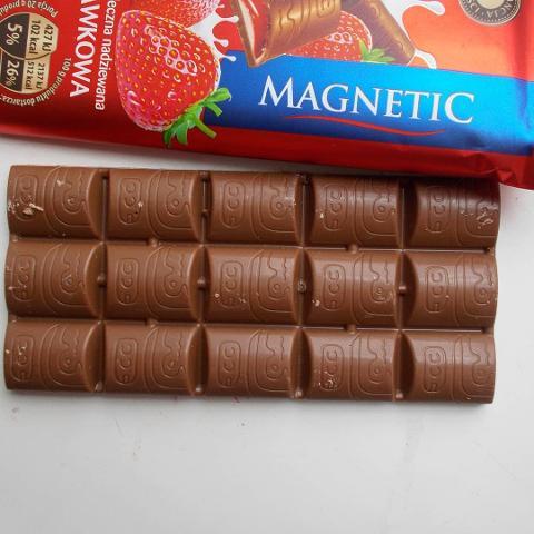 Фото - Шоколад молочный Magnetic Truskawkowa - с клубникой.