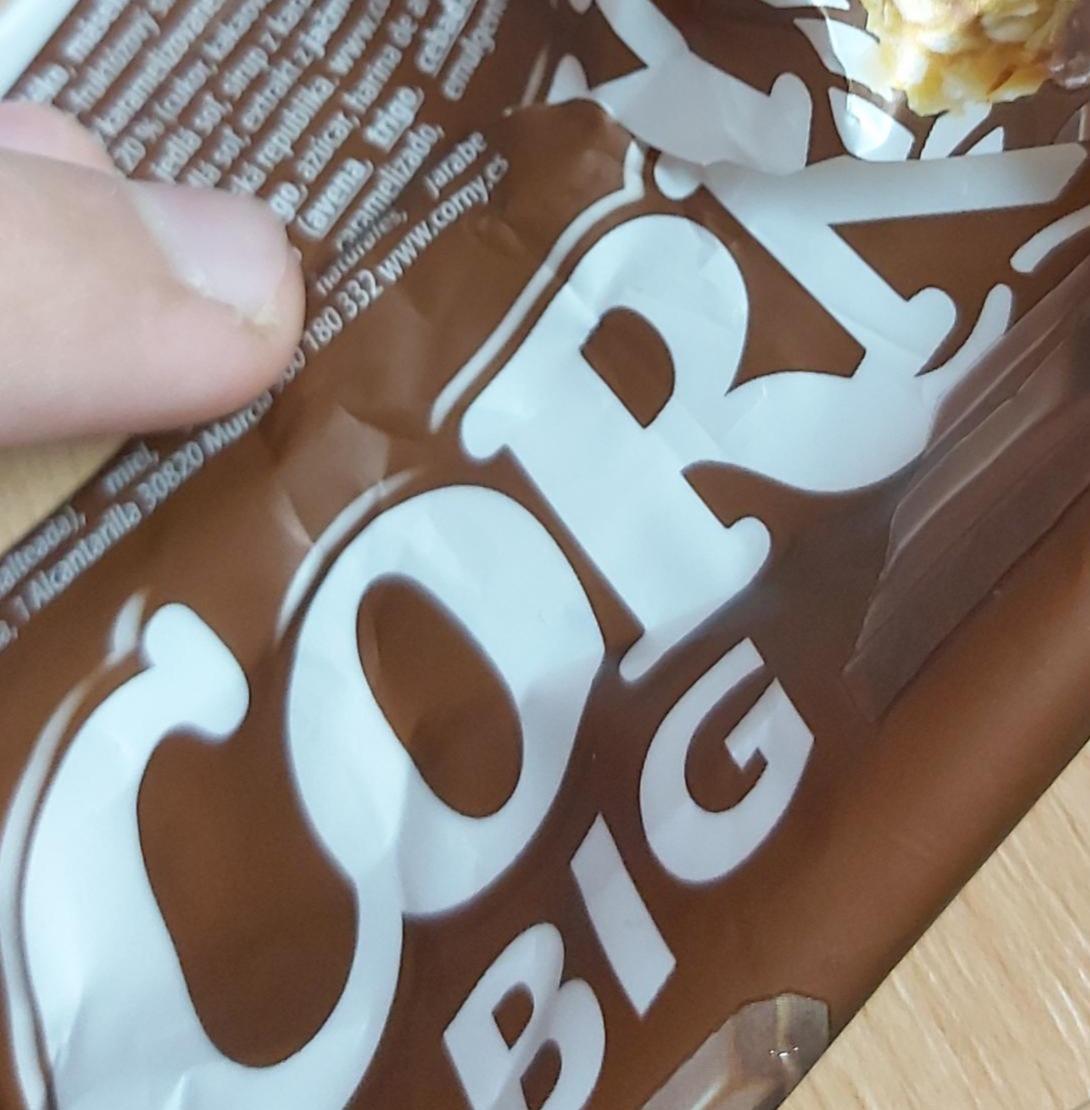 Фото - батончик злаковый с молочным шоколадом большой Corny
