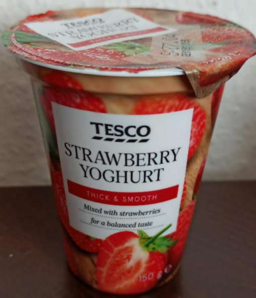 Фото - Йогурт Strawberry yoghurt Thick and smooth Tesco