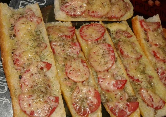 Фото - Горячий бутерброд с помидорами и сыром