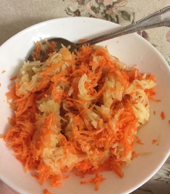 Фото - Яблоко с морковью и сахаром