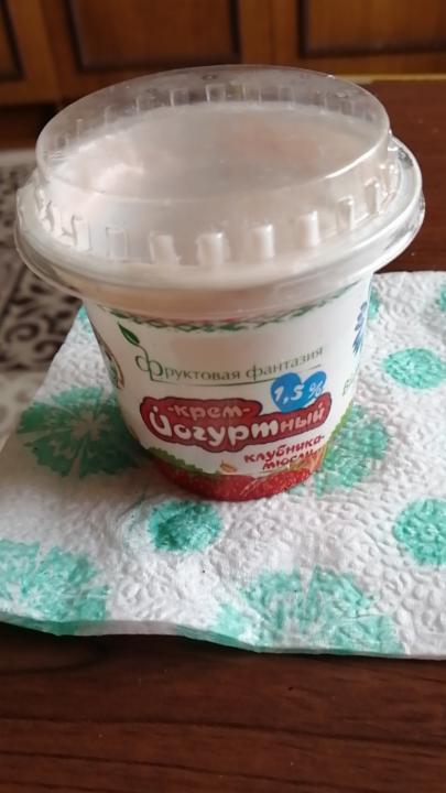 Фото - Крем йогуртный 1.5%клубника-мюсли