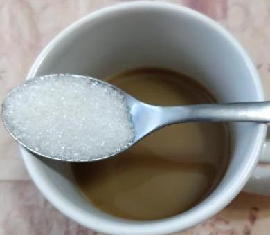 Фото - Натуральный кофе с молоком и 1 ложкой сахара