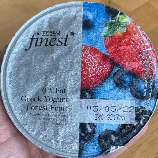 Фото - Греческий йогурт 0% fat Greek yogurt forest fruit Tesco finest