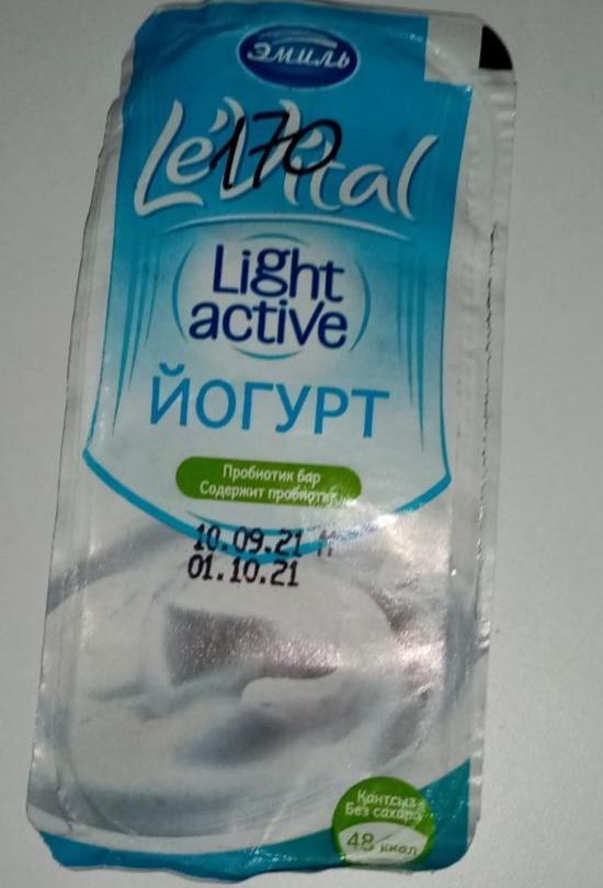 Фото - Йогурт обогащенный бифидобактериями 1.5% Эмиль LeVital Light Active