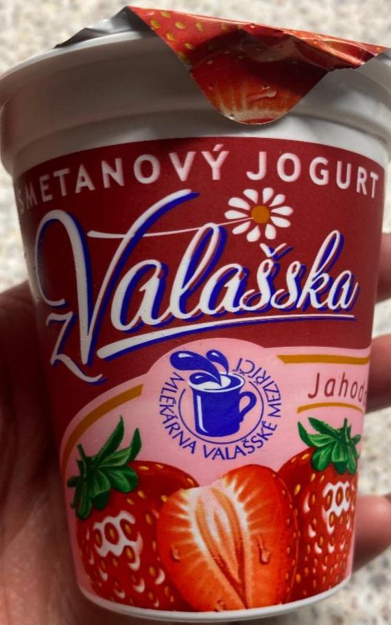 Фото - Йогурт со вкусом клубники Valasska