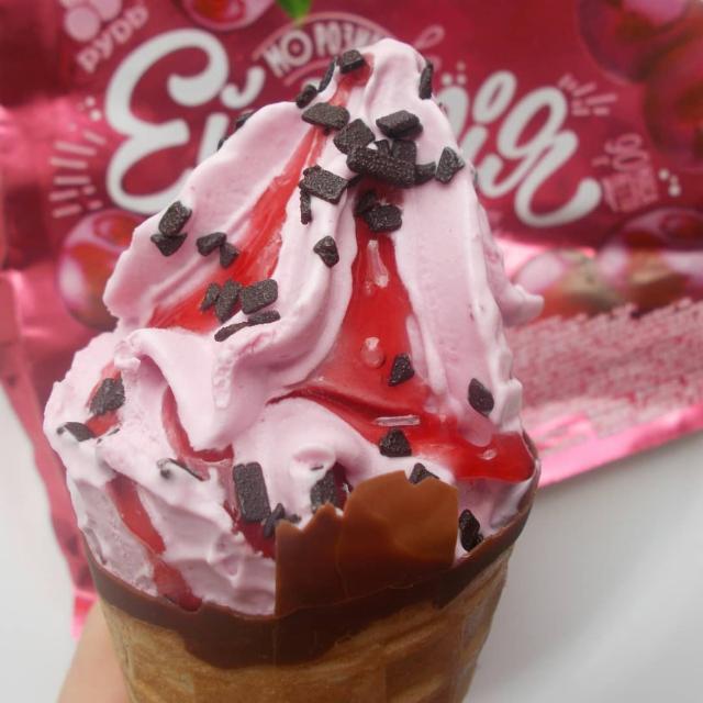 Фото - рожок мороженое крем вишня и бельгийский шоколад Эйфория
