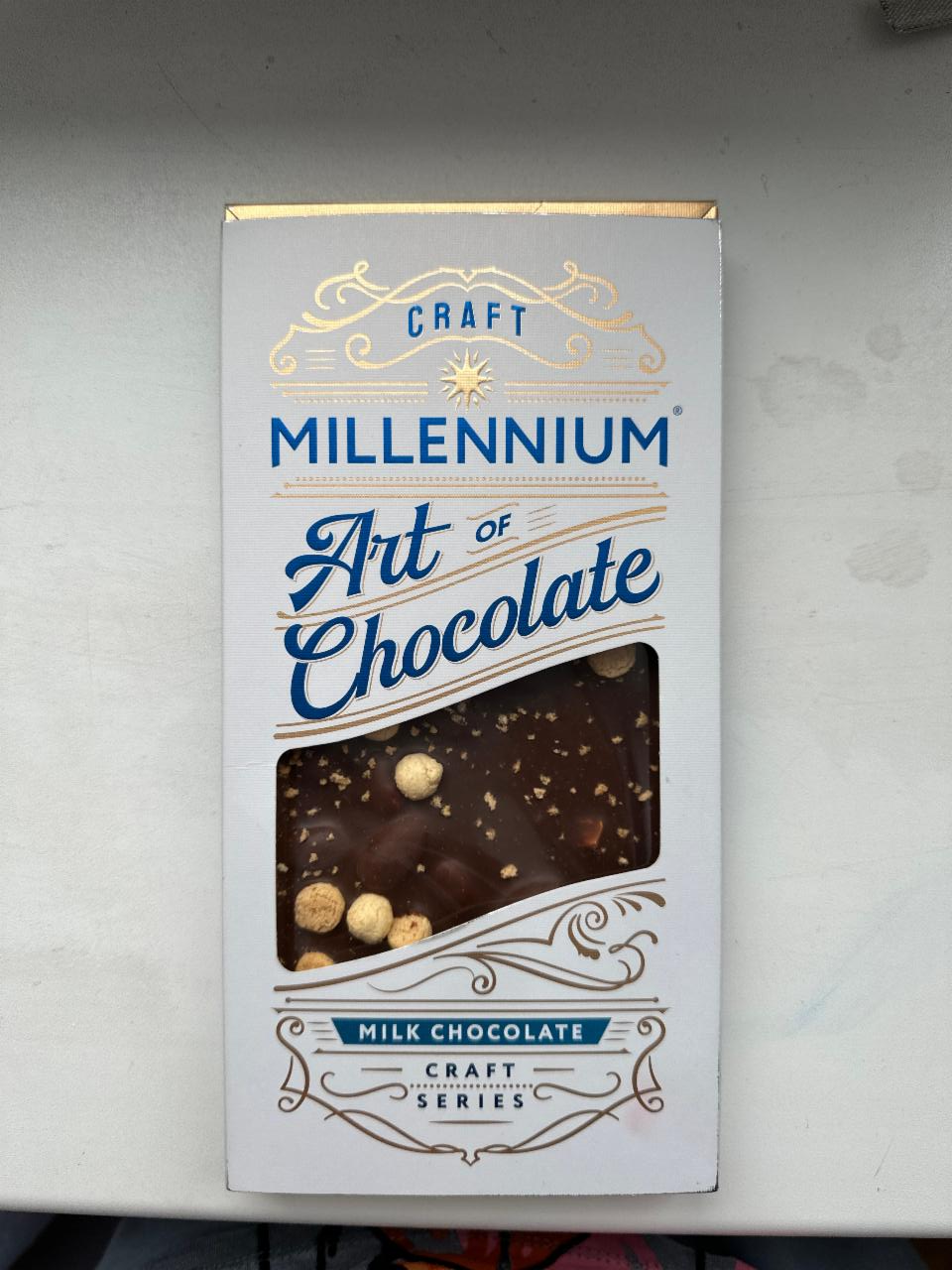 Фото - Craft Series молочный шоколад с миндалем и печеньем амаретти Millennium