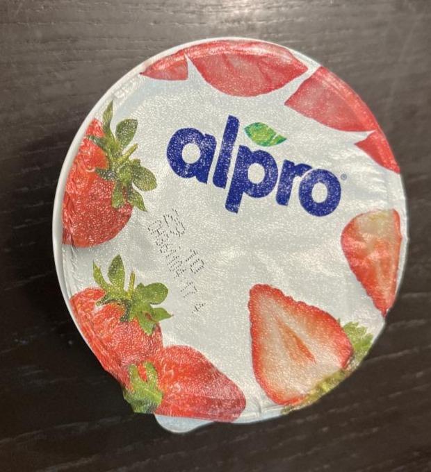 Фото - Соевый йогурт с клубникой Alpro
