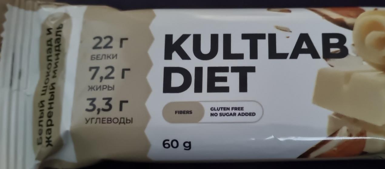 Фото - протеиновый баточнчик белый шоколад и жаренные миндаль Kultlab diet