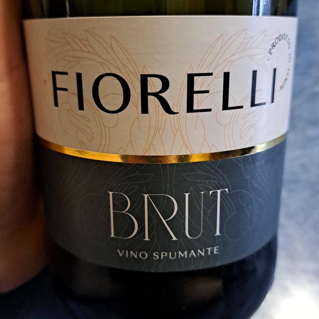 Фото - Белое игристое вино брют Brut Fiorelli