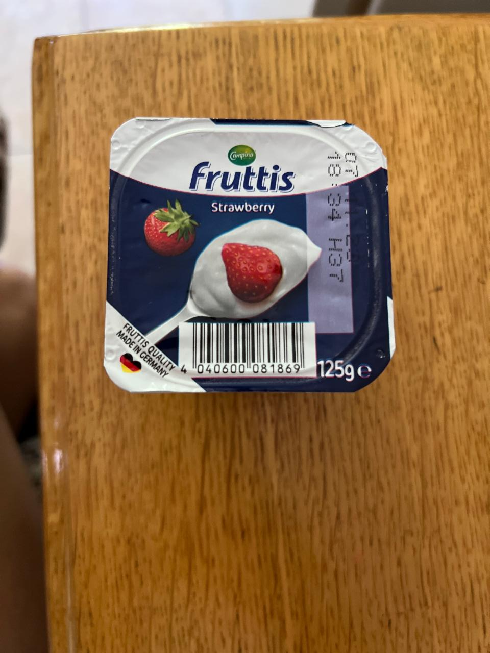 Фото - йогурт клубника strawberry Fruttis