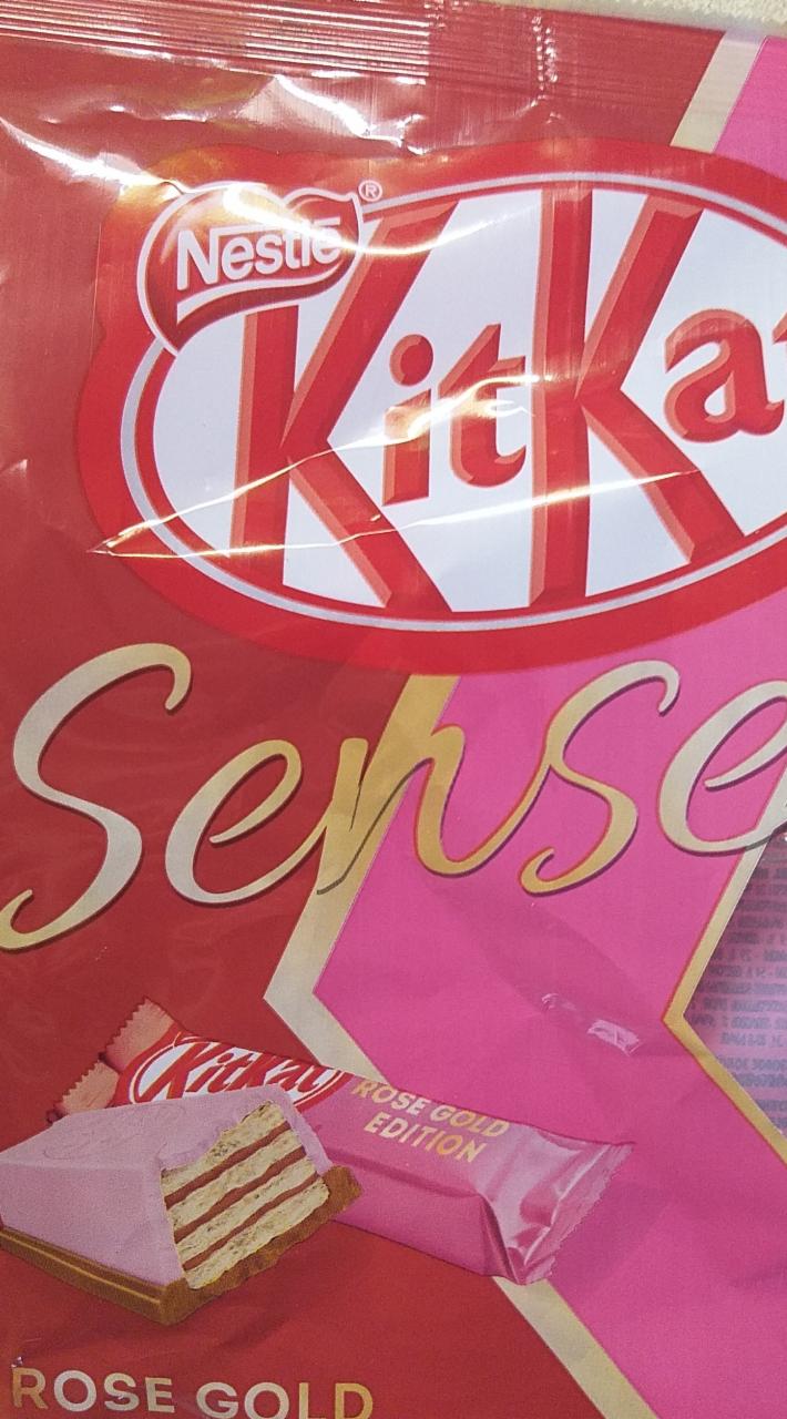 Фото - Батончик шоколадный са вкусом клубники Senses Rose Gold Edition Taste of Strawberry Kit Kat
