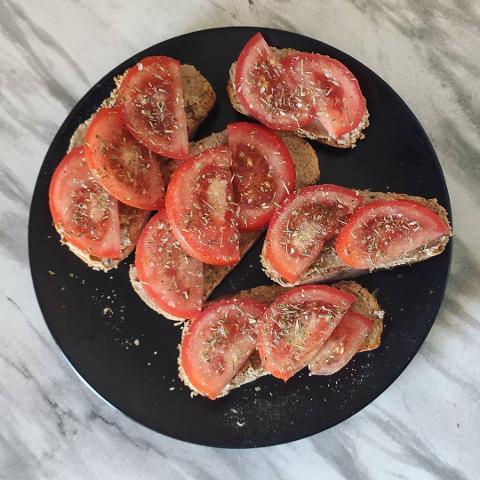 Фото - Бутерброды с помидорами