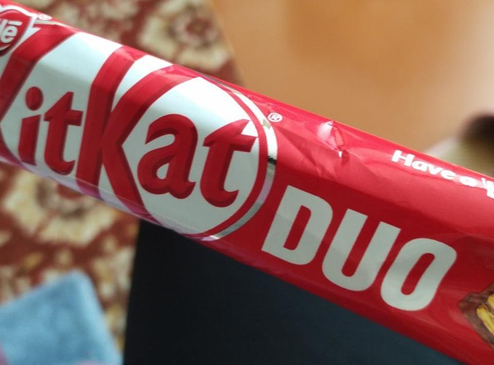 Фото - Батончик KitKat Duo молочный шоколад с хрустящей вафлей Nestlé