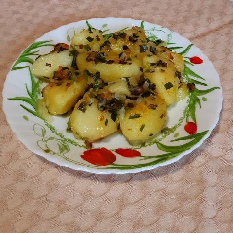 Фото - Вареная картошка с жареным луком