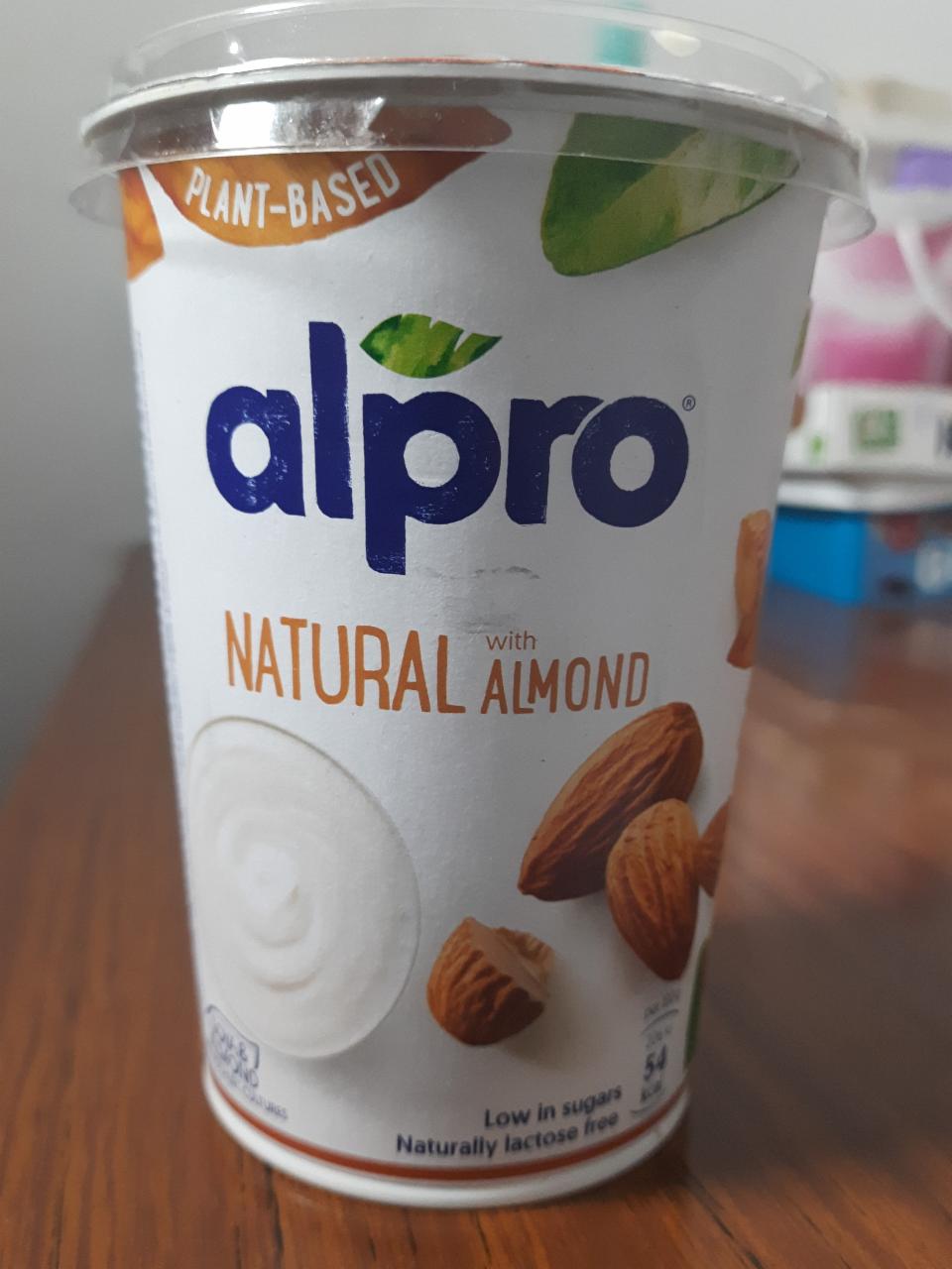Фото - Йогурт миндальный соевый, обогащенный кальцием и витаминами Almond Alpro