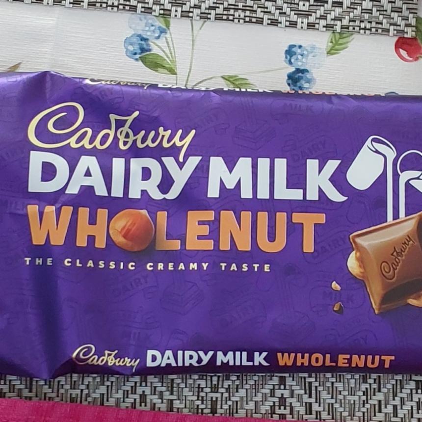 Фото - Шоколад Dairy Milk Wholenut Cadbury