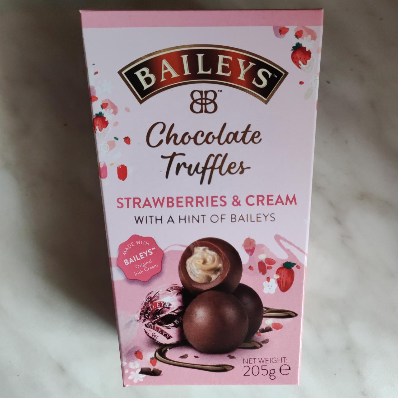 Фото - Chocolate truffles strawberry and cream baileys клубничный крем трюфель Bailey's