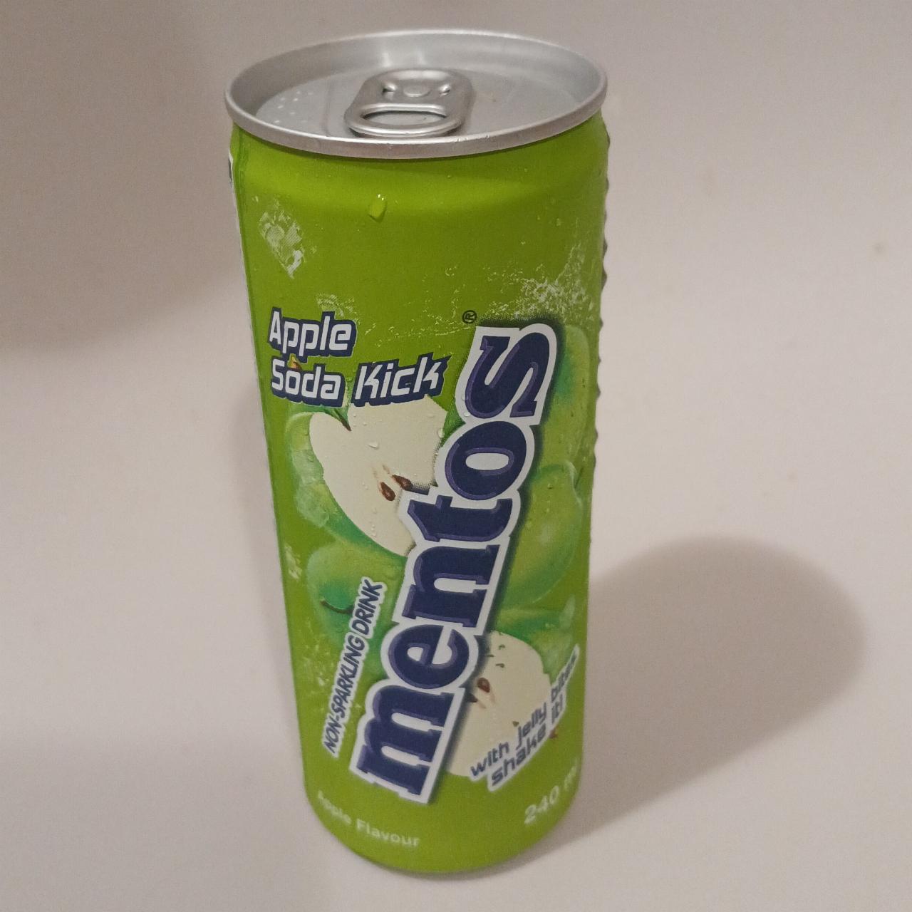 Фото - Drink non-sparkling Apple Soda Kick with jelly bites Mentos