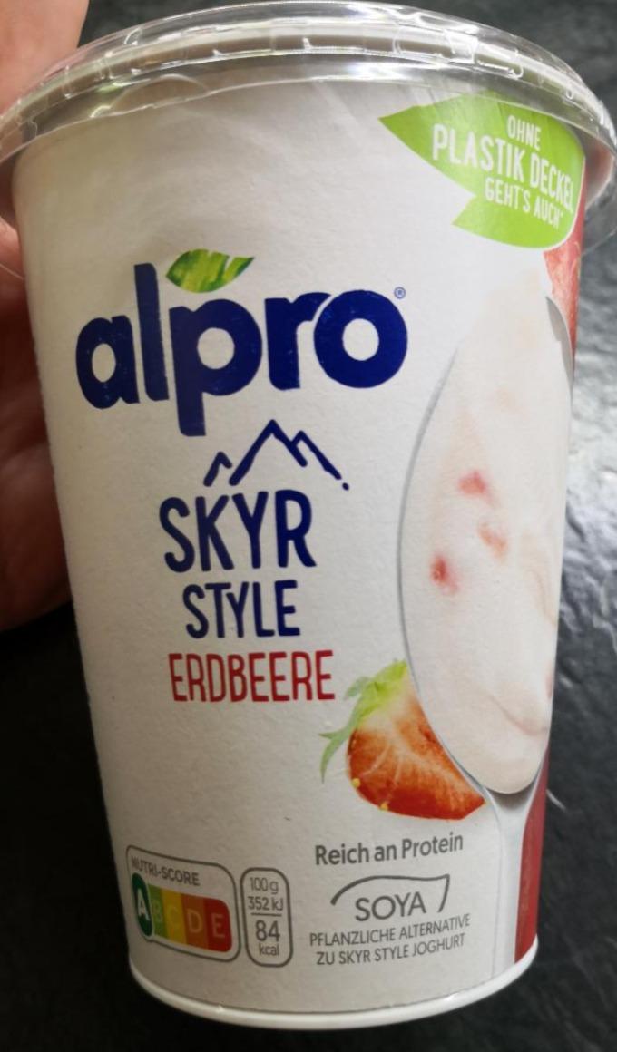 Фото - Йогурт со вкусом клубники Skyr Style High Protein Alpro
