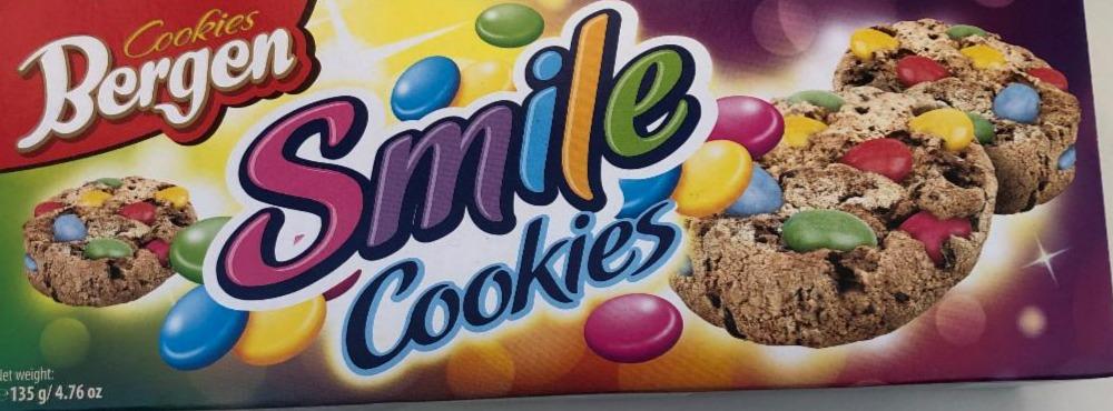 Фото - Печенье Smile Cookies с кусочками шоколада и шоколадными драже, покрытые глазурью Bergen