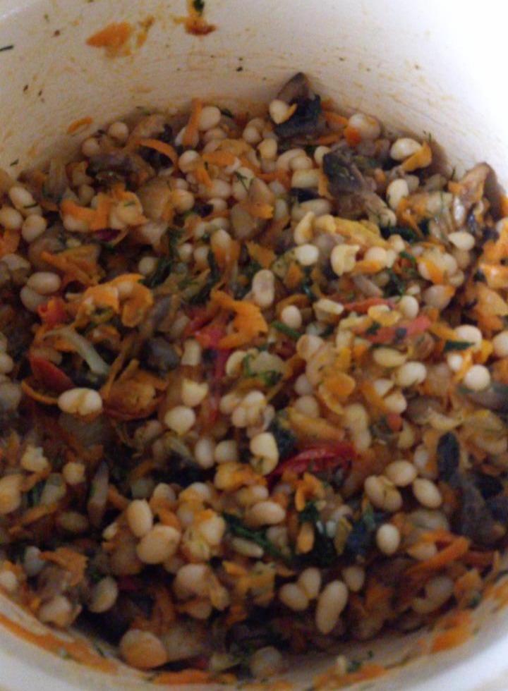 Фото - Фасоль с грибами и овощами в томатном соусе Хуторок
