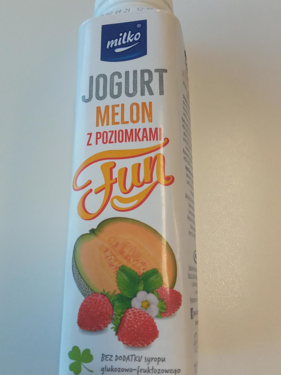 Фото - Йогурт со вкусом дыни и земляники Jogurt Fun Milko