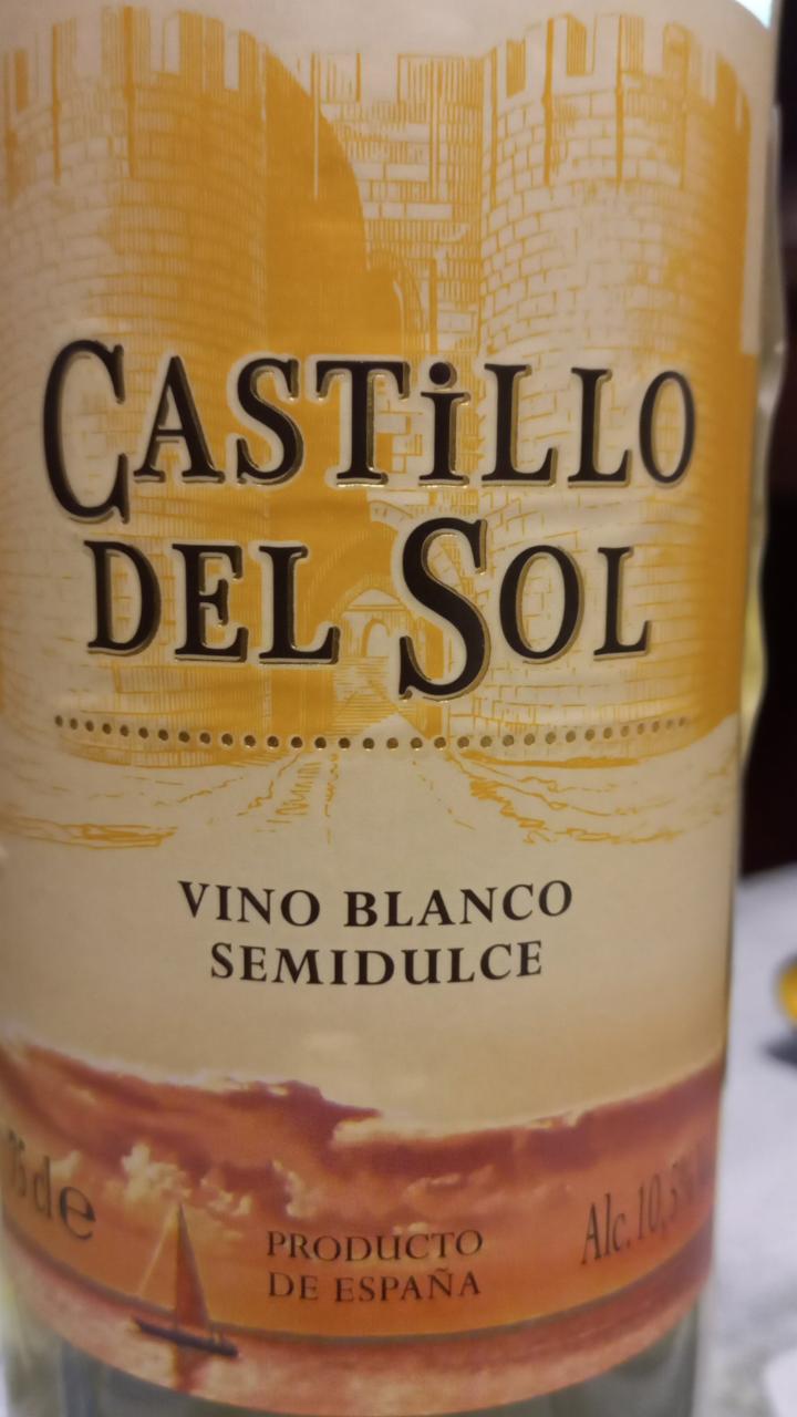 Фото - Вино столовое белое полусладкое Castillo del sol