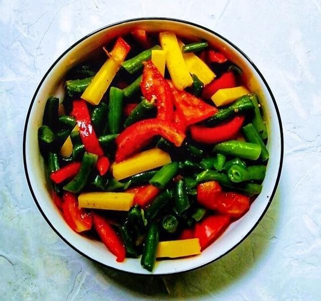 Фото - Сезонный овощной салат с маслом