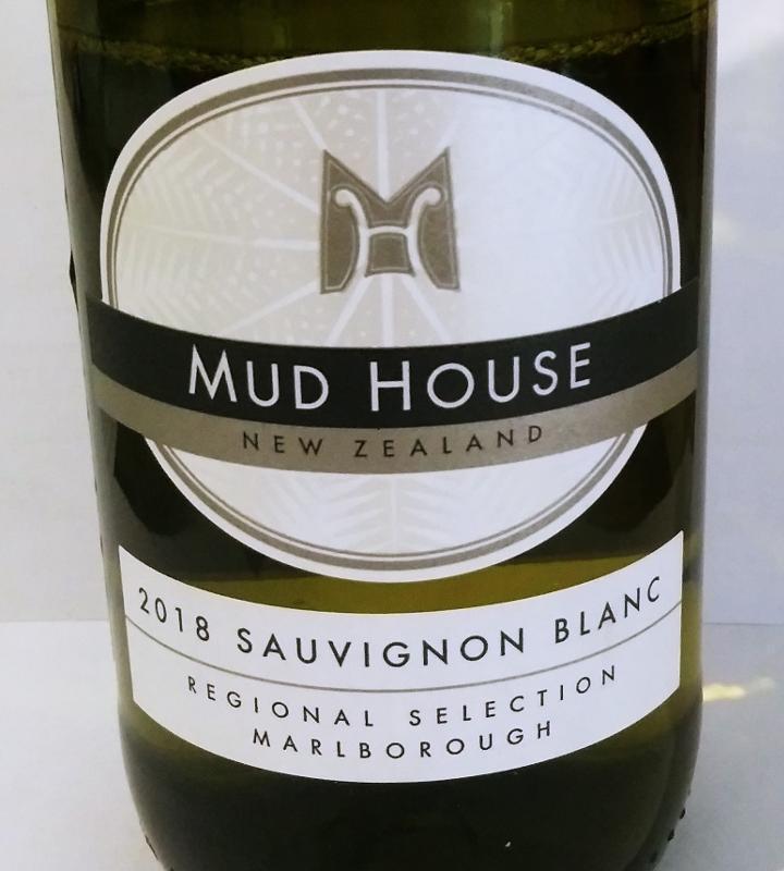 Фото - Вино сухое белое столовое 'Mud House Sauvignon Blanc Selection' (Муд Хаус Совиньон Блан Риджинал Селекшн)