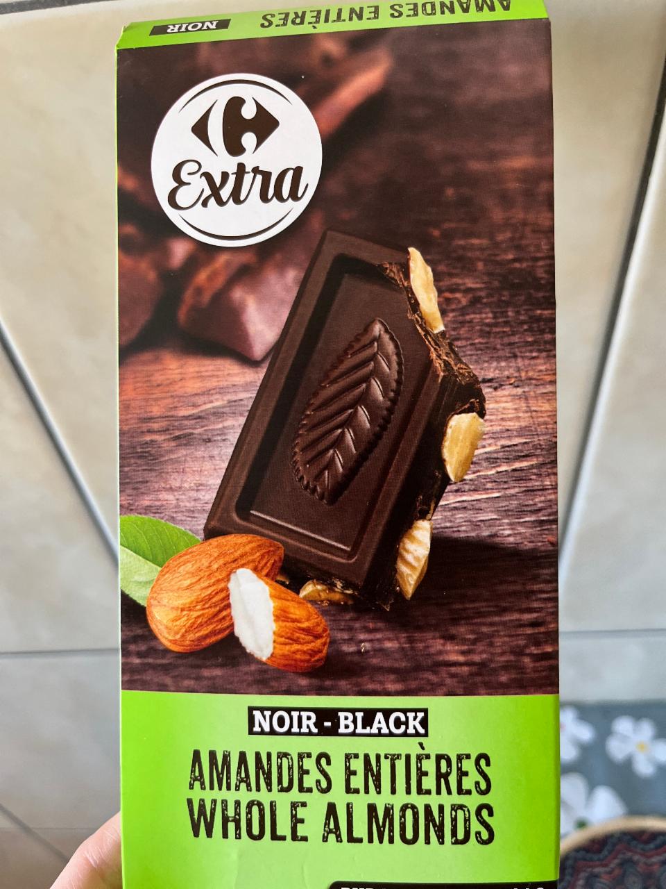 Фото - Шоколад черный с цельным миндалем Carrefour Extra