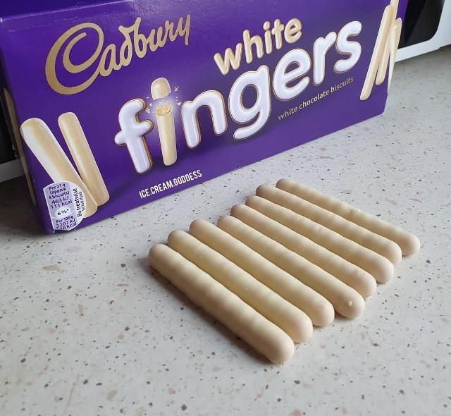 Фото - Шоколадные палочки в белом шоколаде Cadbury Fingers Keepers.