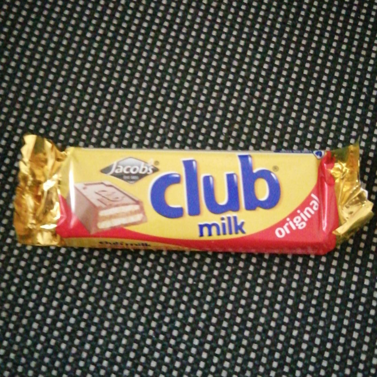 Фото - шоколадный батончик с начинкой Club milk Original Jacobs
