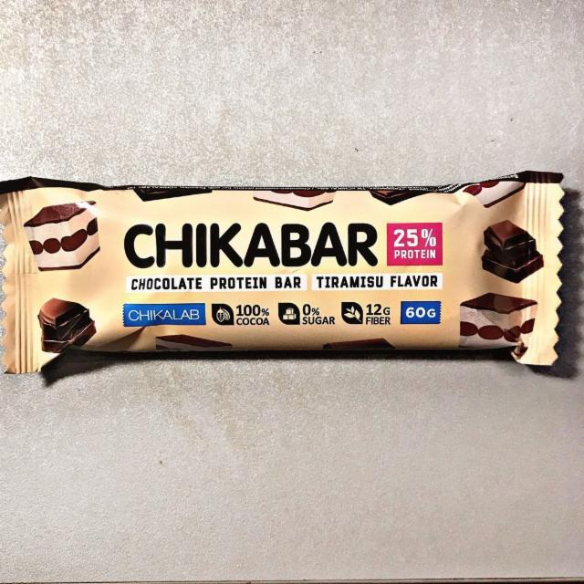 Фото - Батончик протеиновый шоколадный Chikabar со вкусом Тирамису Chikalab