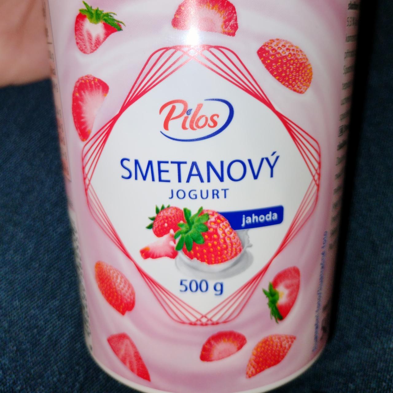 Фото - Йогурт со вкусом клубники Smetanovy Jogurt Pilos