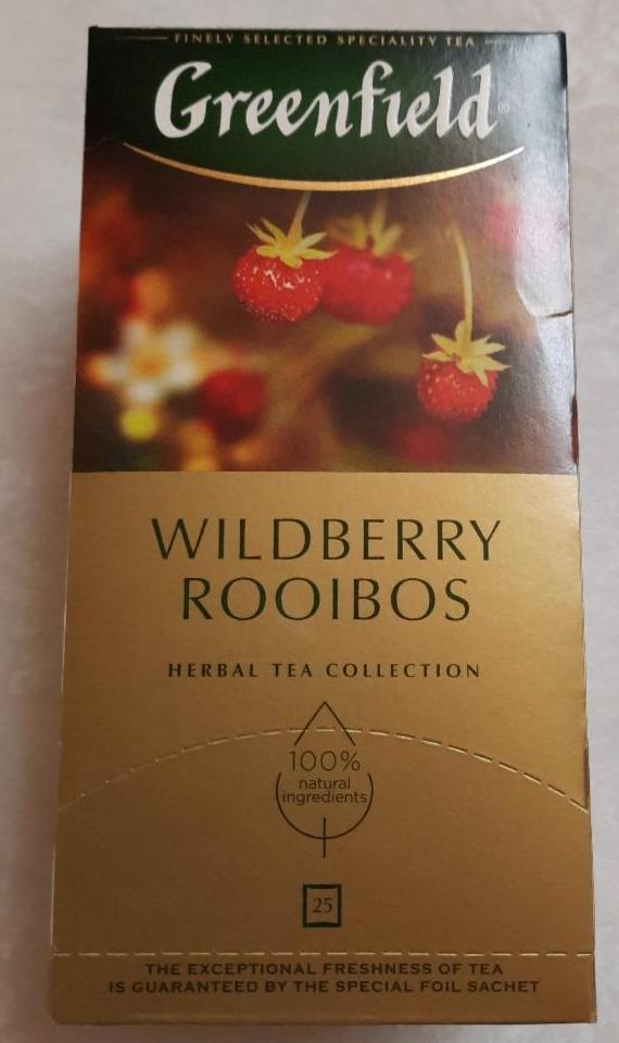 Фото - Чайный напиток Wildberry Rooibos ароматизированный с кусочками ягод земляники и клюквы Greenfield