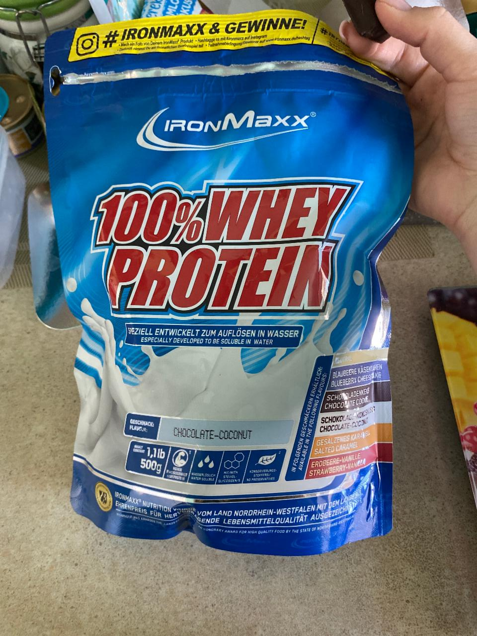 Фото - Протеин со вкусом шоколад-кокос 100% Whey Protein Chocolate Coconut IronMaxx
