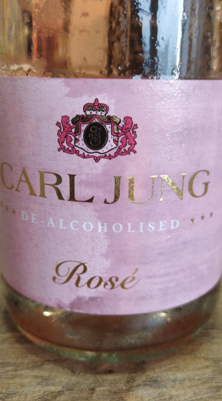 Фото - вино игристое сухое розовое безалкогольное Rose Carl Jung