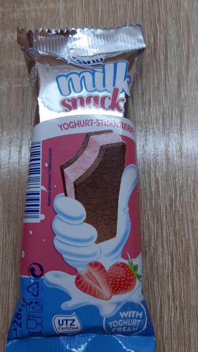 Фото - Пирожное бисквитное с клубничный йогуртом Yoghurt-Strawberry Milk Snack Milino