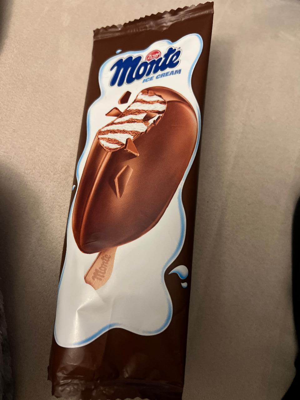 Фото - Мороженое шоколадно-ореховое в молочном шоколаде Monte Ice Cream Zott