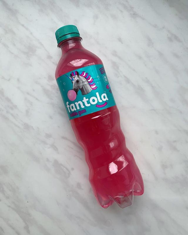 Фото - Напиток безалкогольный сильногазированный bubble gum Fantola (Фантола)