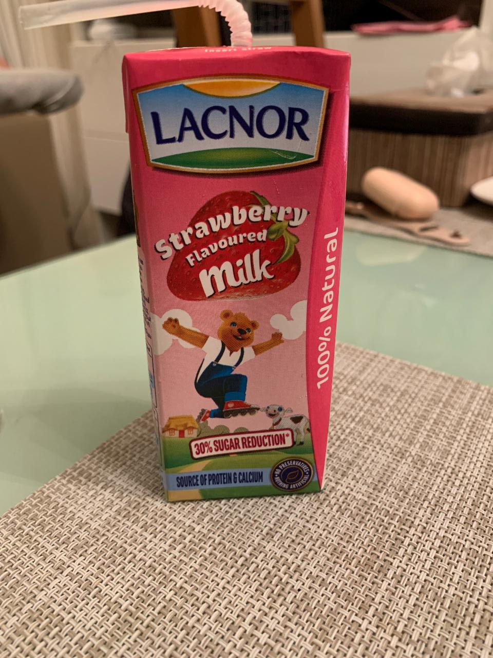Фото - Клубничное молоко LACNOR