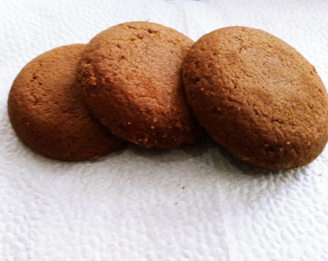Фото - песочное печенье с какао с ореховым кремом 'Delisana'