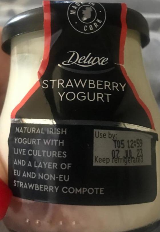 Фото - Йогурт клубничный Strawberry Yogurt Deluxe