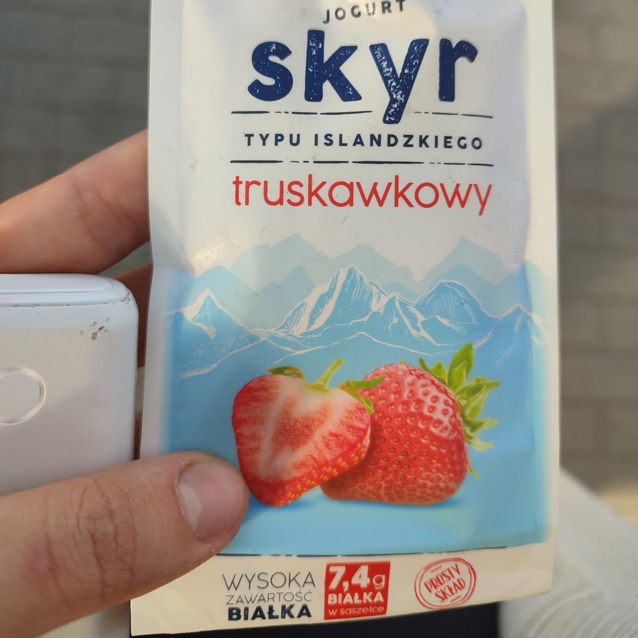 Фото - йогурт скандинавский скир с клубникой Bakoma