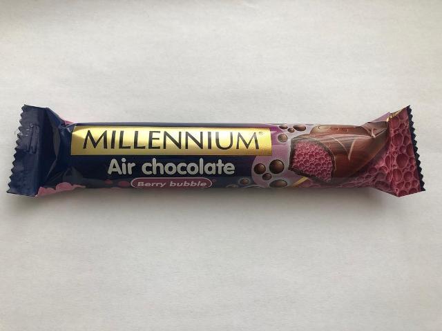 Фото - Шоколад пористый молочный с добавлением малины Berry bubble Millennium